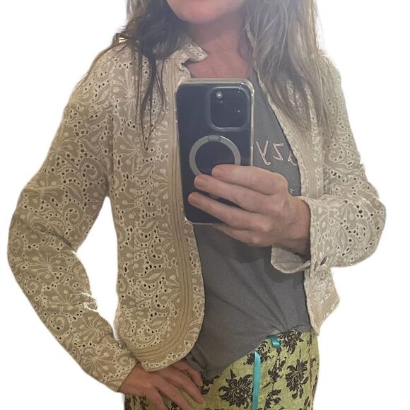 Chico’s Linen Beige Eyelet Open Jacket Size Medium 8 - Picture 11 of 12
